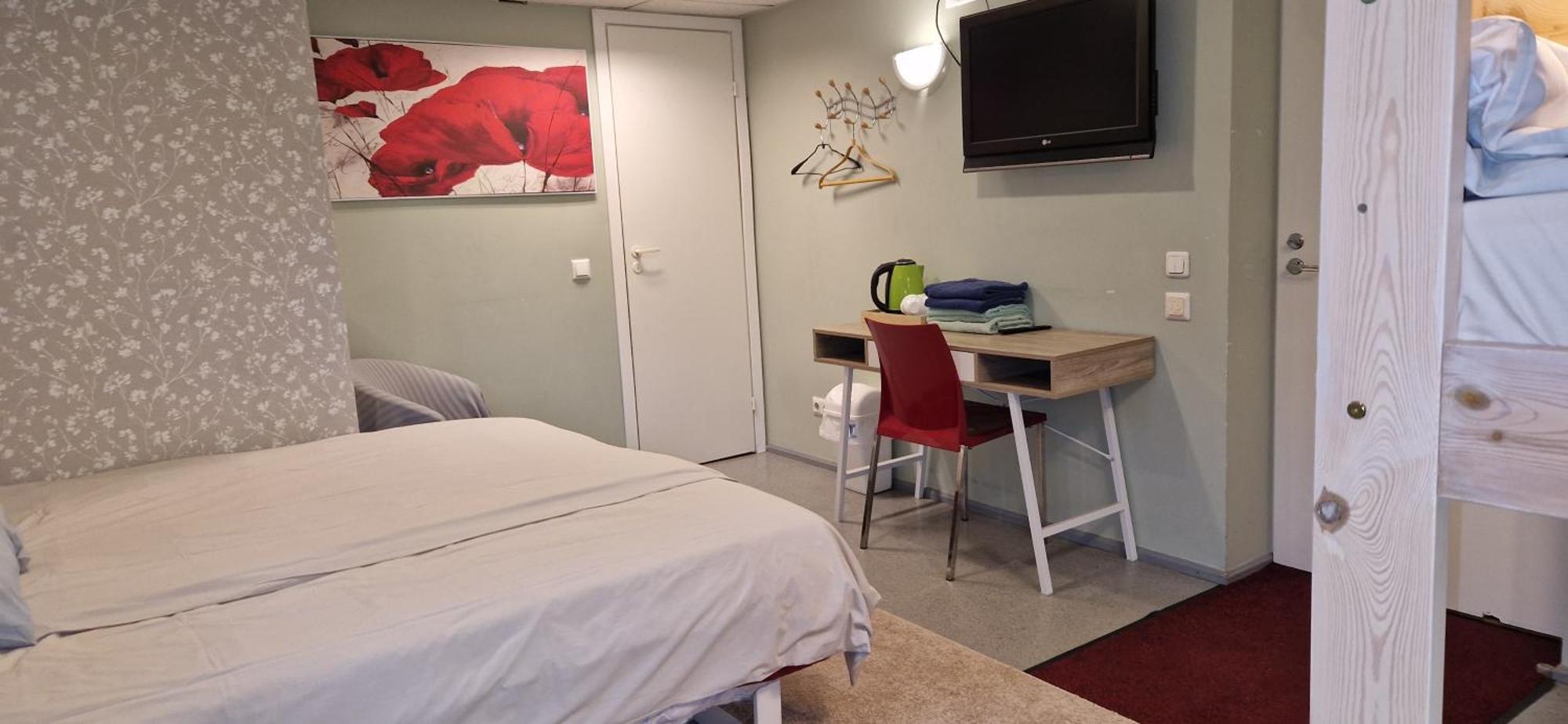Freedom65 Hostel And Caravan Tallinn Exterior photo