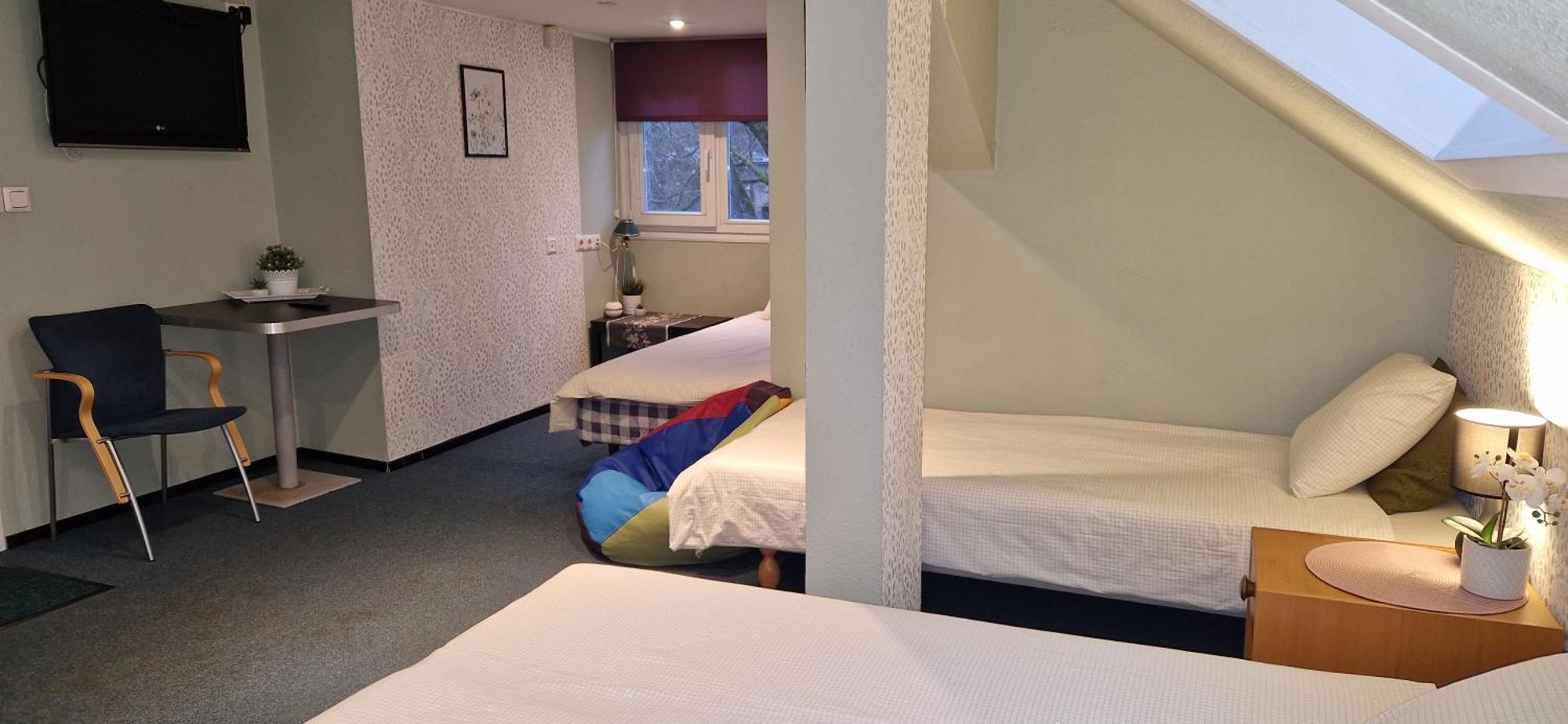Freedom65 Hostel And Caravan Tallinn Exterior photo